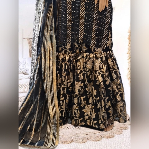 Pakistani Indian gharara/ Tilla and sequins gharara/ Pakistani/ Indian clothes - Picture 6 of 8